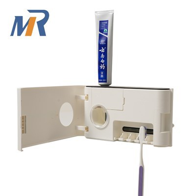 Holder for elektrisk tannbørsterensemiddel